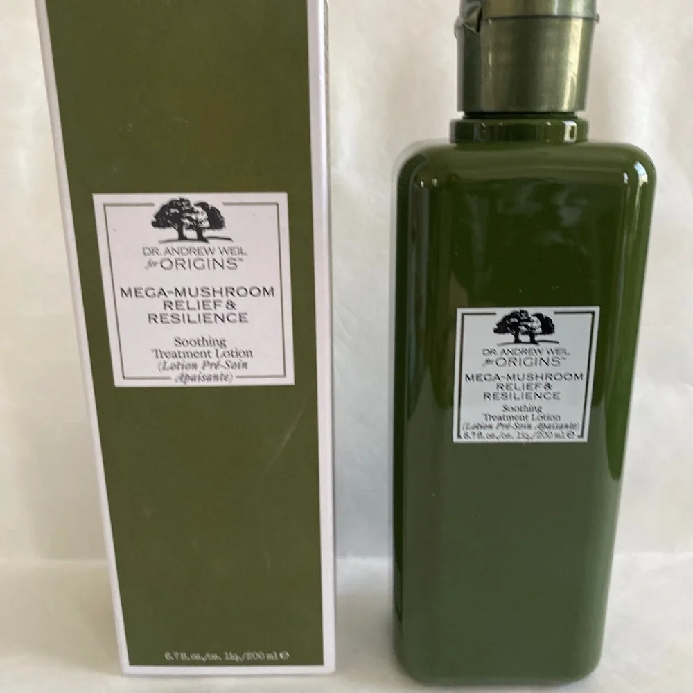 ORIGINS Dr. Weil’s Mega Mushroom Relief & Resilience Soothing Treatment Lotion